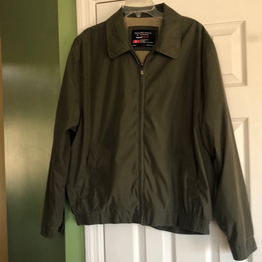 Roundtree & Yorke Windbreaker